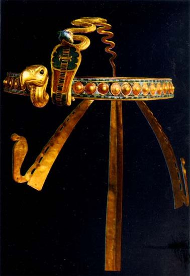 Царская корона. 1580-1314 гг. до н.э. Из гробницы Тутанхамона. Хранится в Каирском музее, Египет