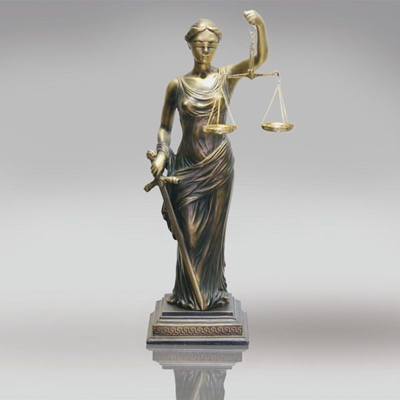 Загальновизнаний символ права й законного порядку, давньогрецька богиня Феміда