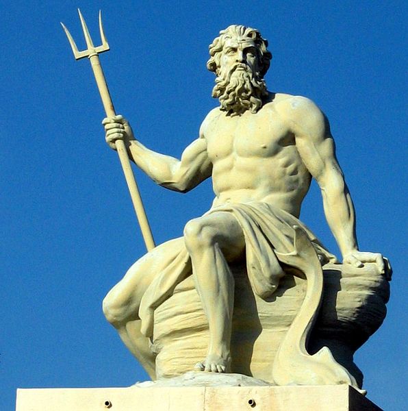 Статуя бога моря Посейдона