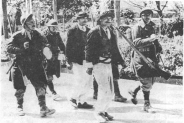 Відступ албанських солдат під ударами італійської армії