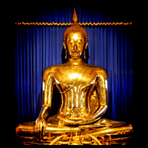 Золотa стaтуя Будди